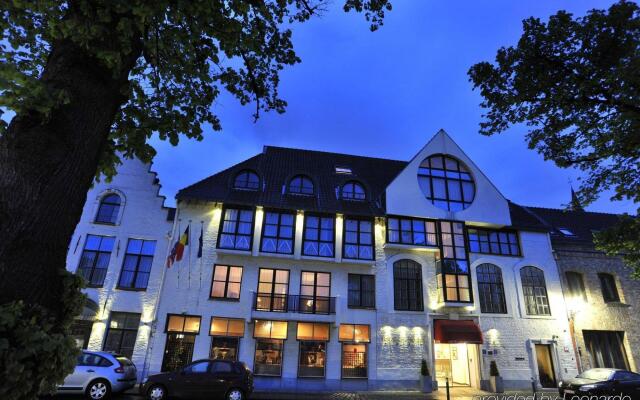 Отель Golden Tulip De Medici Брюгге вид на фасад