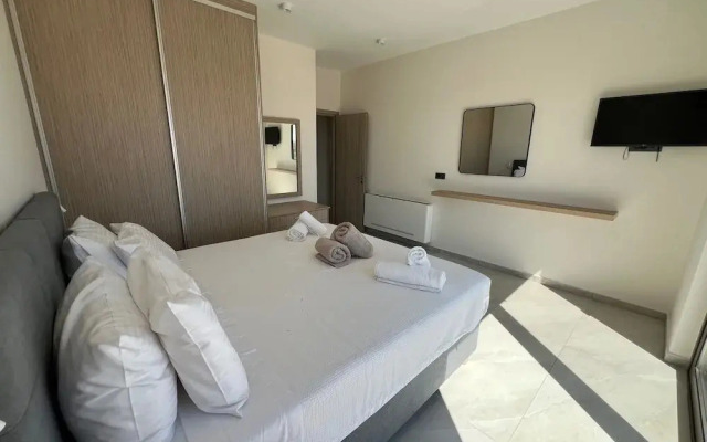 Luxurious Villa Retreat in Lourdata