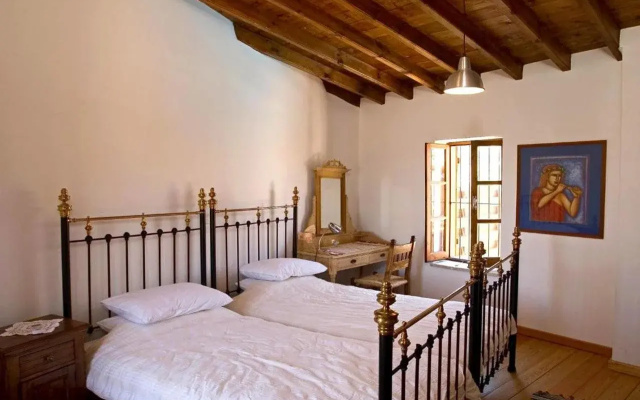 Porfyrios Country House