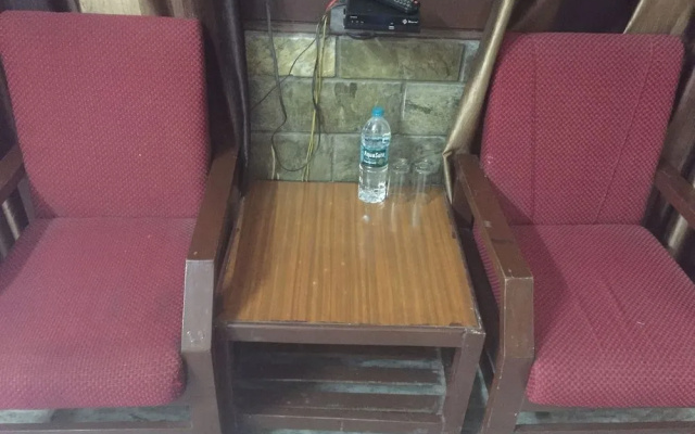 OYO 82578 Hotel Giridhar