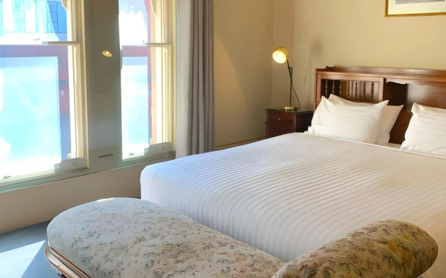 The Macquarie Hotel