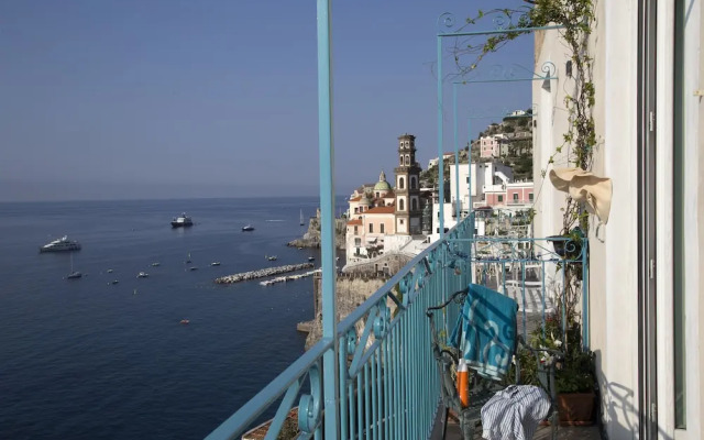 2 Bed Flat - Sleeps 4 - Parking - Wifi