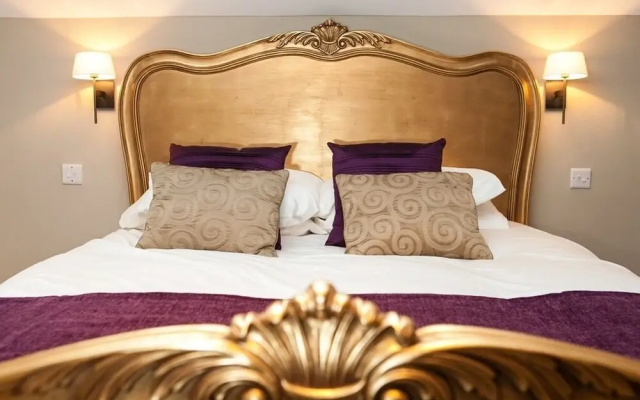 Dodleston Manor