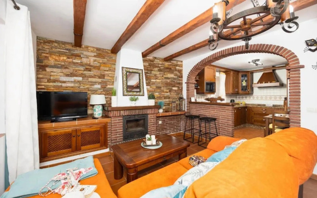 Villa Los Naranjos With 3 Bedrooms and 2 Bathrooms
