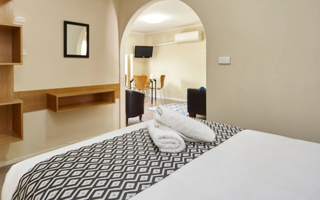 Elphin Motel & Serviced Apartments