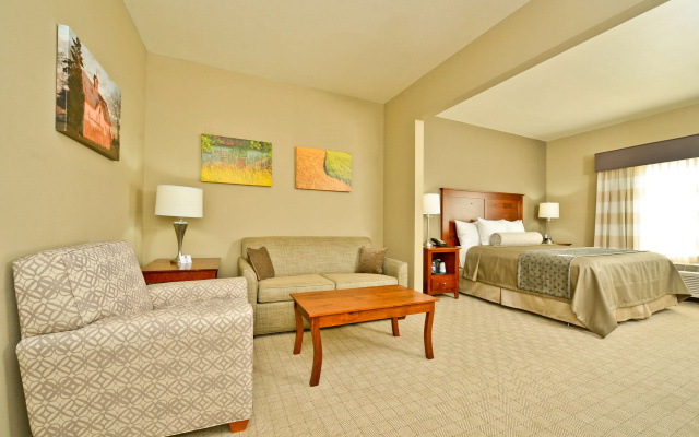 Green Mill Village Hotel & Suites, BW Signature Collection