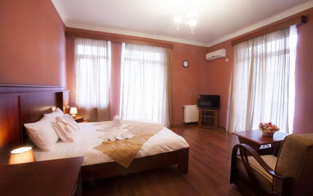 Aristocrat Hotel
