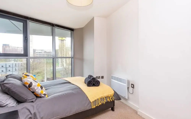 Light and Bright 1BR Apartment Close to Station