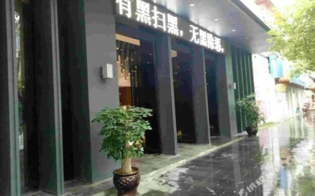 Guiding Hongtu Business Hotel
