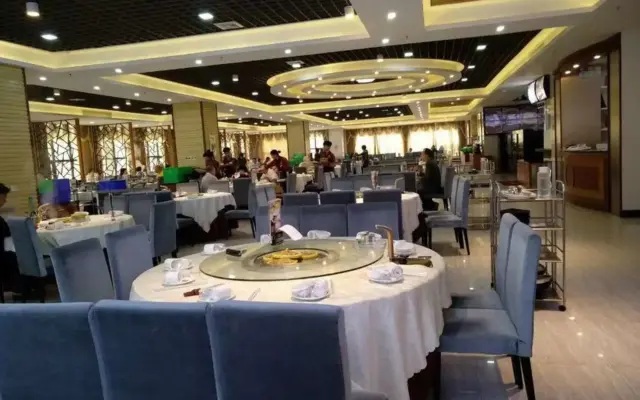 Vienna International Hotel (Nanning Jinhu Square Langxi Metro Station Branch)