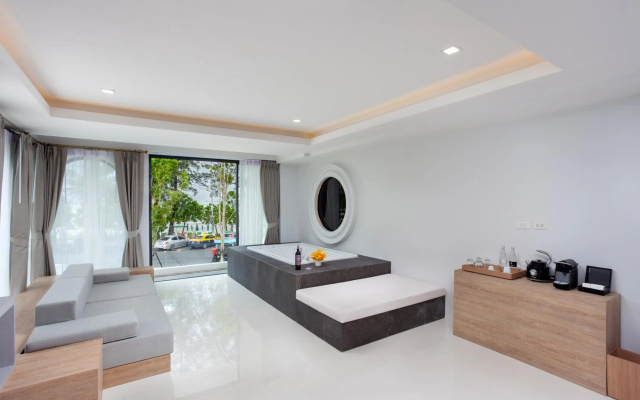 Anona Beachfront Phuket Resort