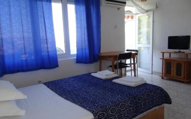 Отель Guest House Spiro near Botanical Garden Болгария, Балчик - отзывы, цены и фото номеров - забронировать отель Guest House Spiro near Botanical Garden онлайн комната для гостей