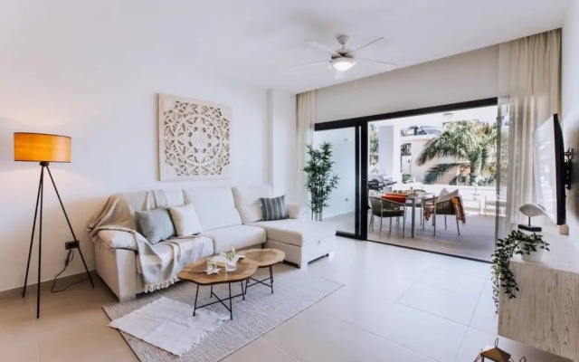 Amazing Condo With Picuzzi Steps From the Beach