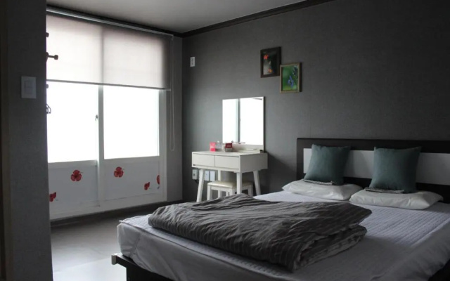 Blue Door Hostel Guesthouse