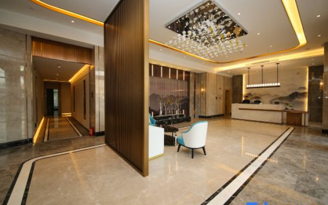 Wuhua Water Moon Skylight Luxury Boutique Hotel