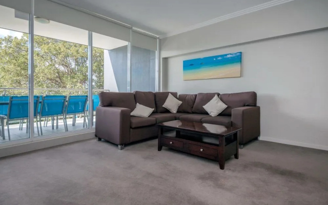 Oasis, Unit 3/5 Laman Street