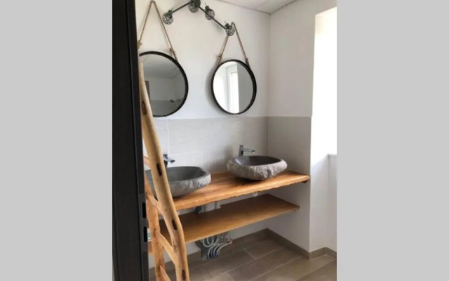 Maison de charme avec piscine couverte et 9000m2