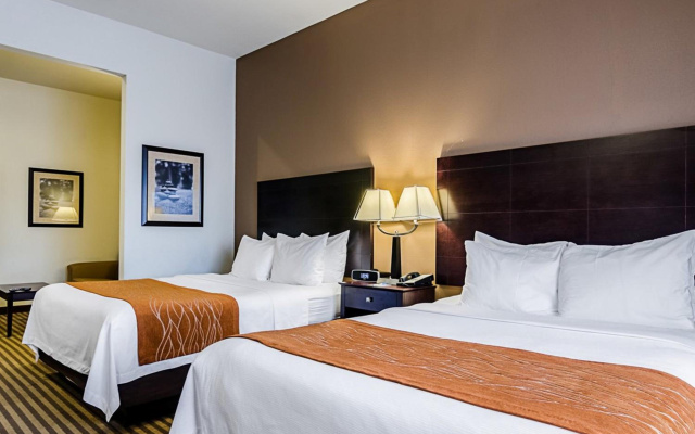 Comfort Inn & Suites Lawrence - University Area