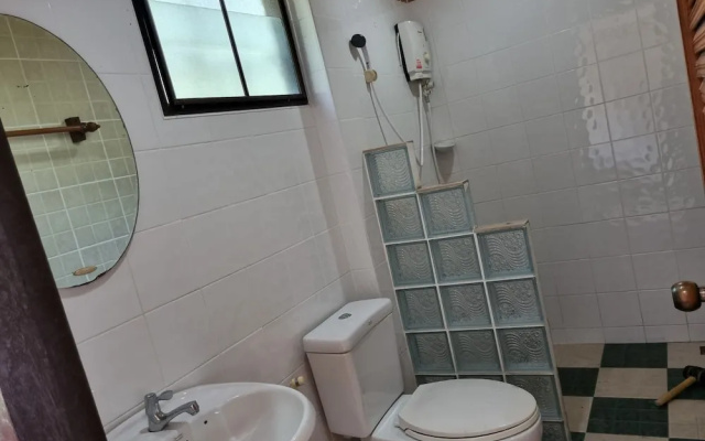 Sawasdee Sichang Resort