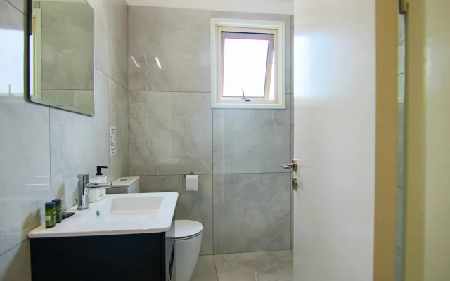 Phaedrus Living: City View Luxury Iras Flat 102
