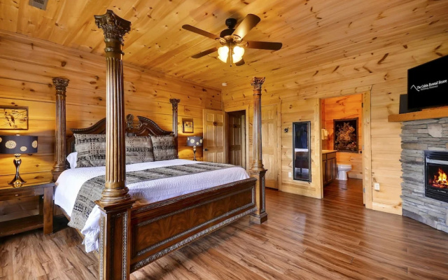 Gatlinburg Mansion - Fourteen Bedroom Cabin