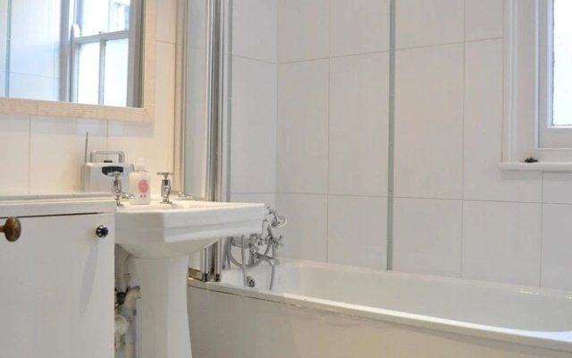 3 Bedroom Apartment in Clapham North