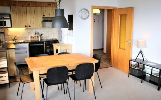 Friendly Apartment With Mountain Views