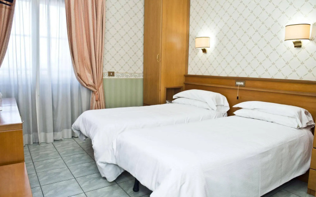 Adoro Hotel
