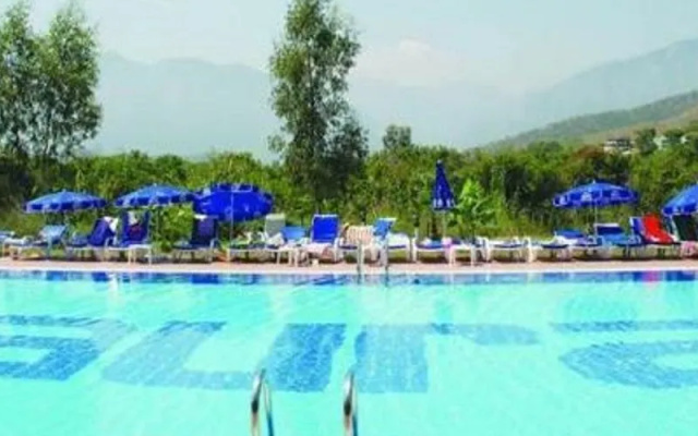 Aura Resort