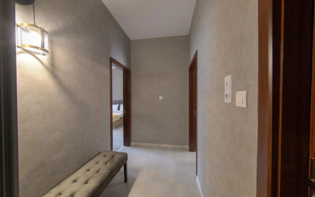 Luxury 2-bedroom apartment by Studenets Center