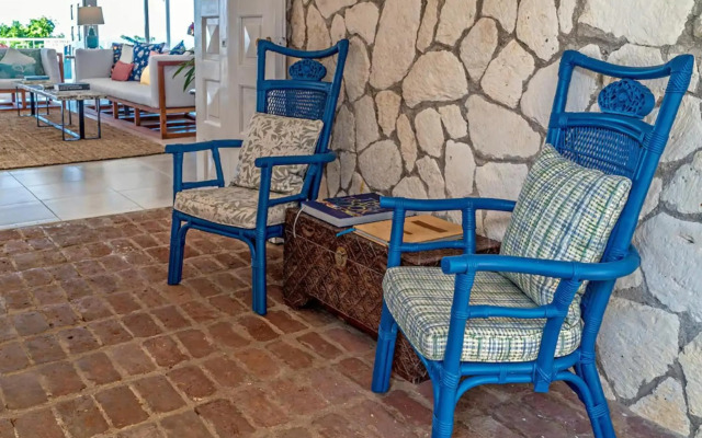 Magnificent 5-Bedroom Estate Villa, Sleeps 12