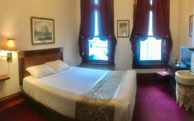 The Monarch Hotel