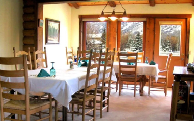 The Sassy Moose Inn