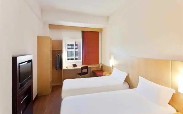 Ibis Ningbo Qianhu