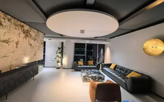 YHotel Leno