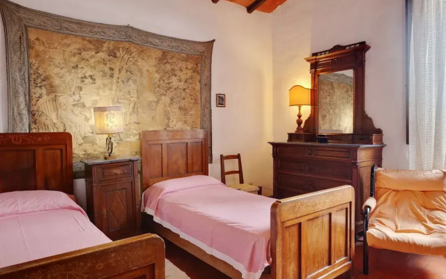Farmhouse in Castelfranco Piandisco With Garden