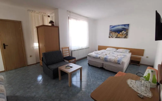 Family Hotel Elena