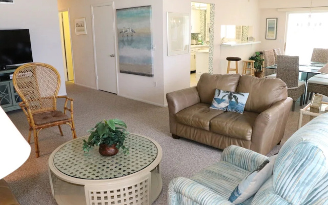 Jamaica Royale 703 - 2 Br Condo