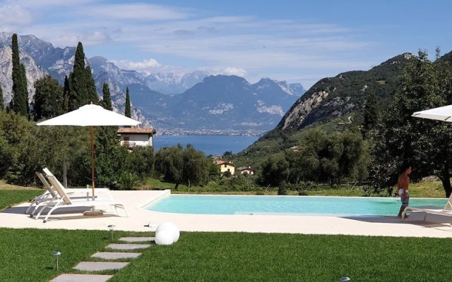 Elle Ecoholiday
