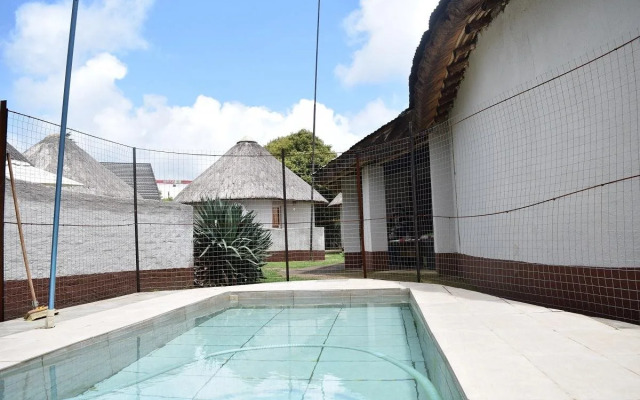 Sheri's Lodge & Backpackers