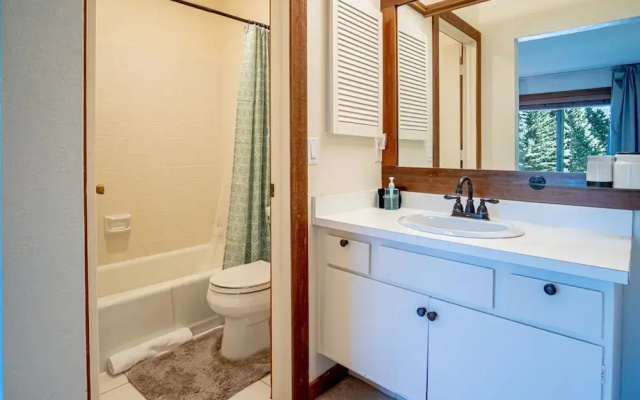 Snow Creek 1541 - Ski-in/ski-out + Pool & Hot Tub