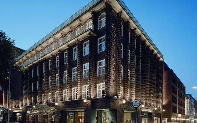 Renaissance Hamburg Hotel вид на фасад
