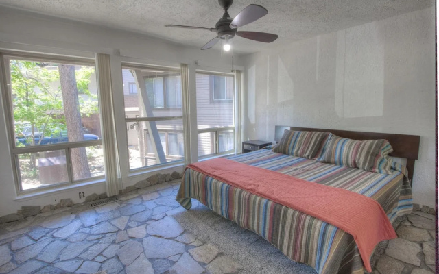 Snowbird Forest by Lake Tahoe Accommodations