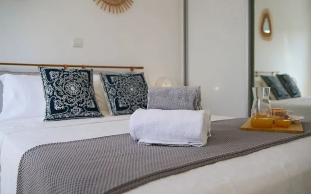 Phaedrus Living: Seaside Luxury Flat Lighthouse 68