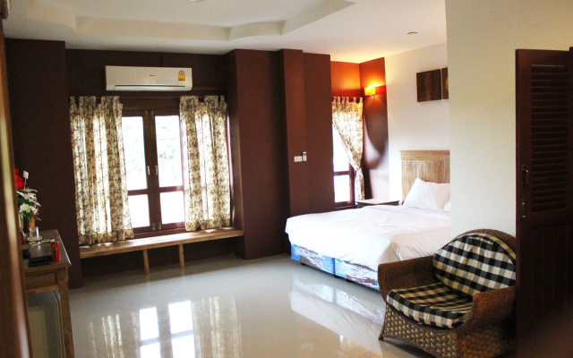 Yellow Tique Hotel