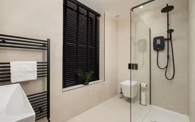 City Centre Apartment Sleeps 2 With Wifi