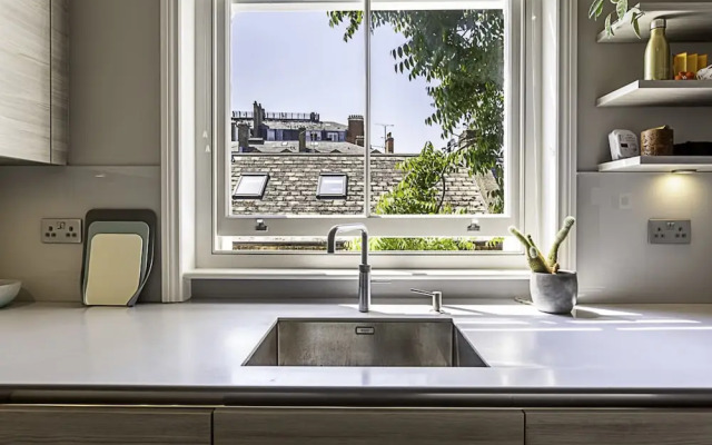 Well-designed Chelsea Flat