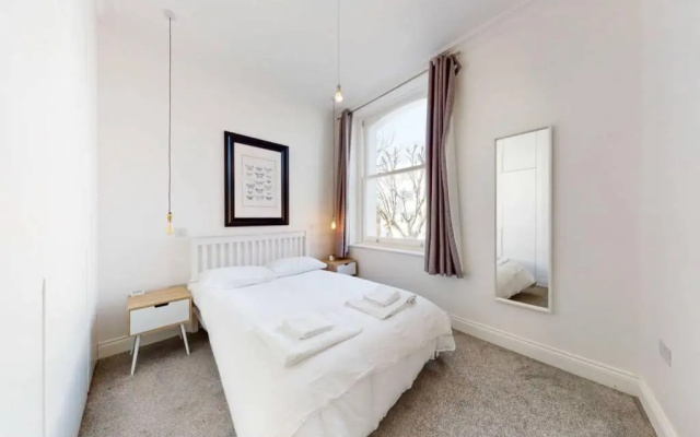 Superb 2 Bed Flat Camden 5 min walktube Station