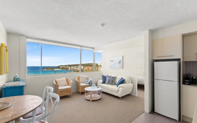 Wake Up to the Ocean: 1-bed With Pool & Views