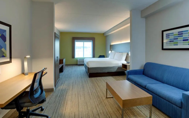 Holiday Inn Express Hotel and Suites Nashville-Opryland by IHG